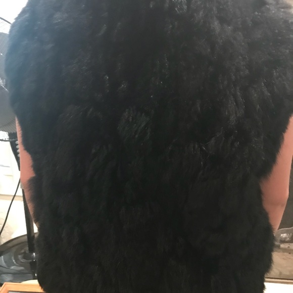 Fur zip up vest. Leather collar inside. - Picture 5 of 5